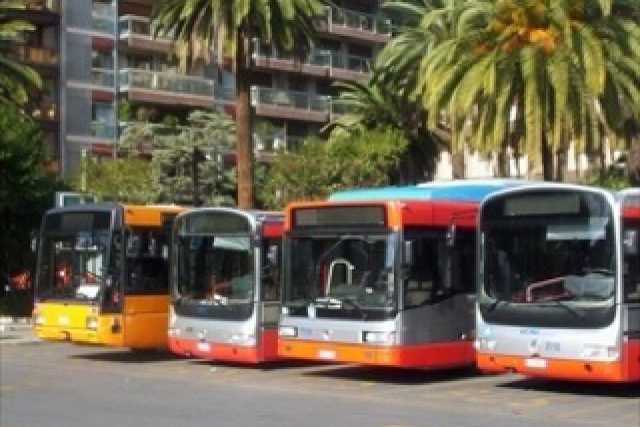 Ritardi, affollamento, sporcizia e maleducazione: gli autobus, a Bari